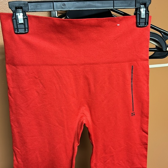 Two piece casual/ fitness outfit - Picture 7 of 11